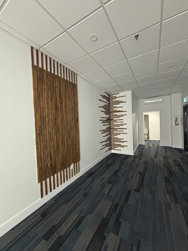 Photo du bâtiment - UPDATED COMMERCIAL UNIT - LOCATED DOWNTOWN SARNIA