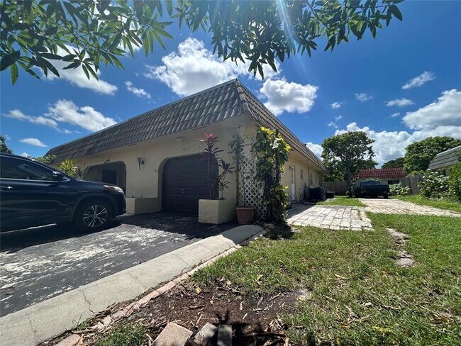 Foto del edificio - 7007 NW 79th Ave