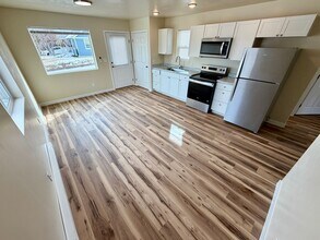 Building Photo - 1380 Cleveland St