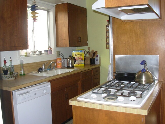 Building Photo - 2 bedroom and 1.5 bath house in Los Osos