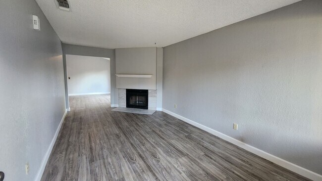 Building Photo - 2585 Duet Dr