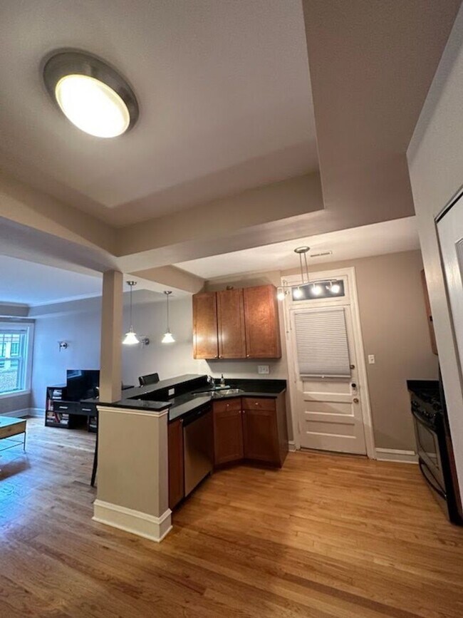 Foto del edificio - Oak Park Apartment!
