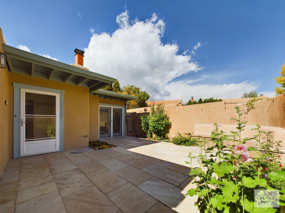 Foto principal - Single Level, single family home with gara...