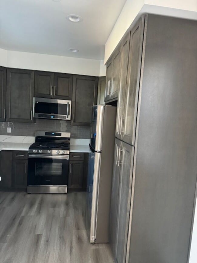 Building Photo - 3190 Carlin Ave