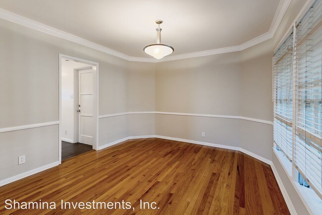 Foto del edificio - 8563-8569 Holloway Dr