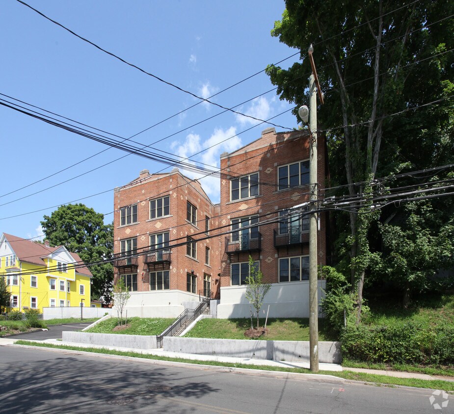 Building Photo - 261 Washington St