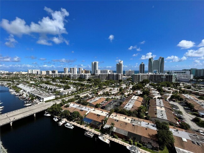 Foto del edificio - 2500 Parkview Dr