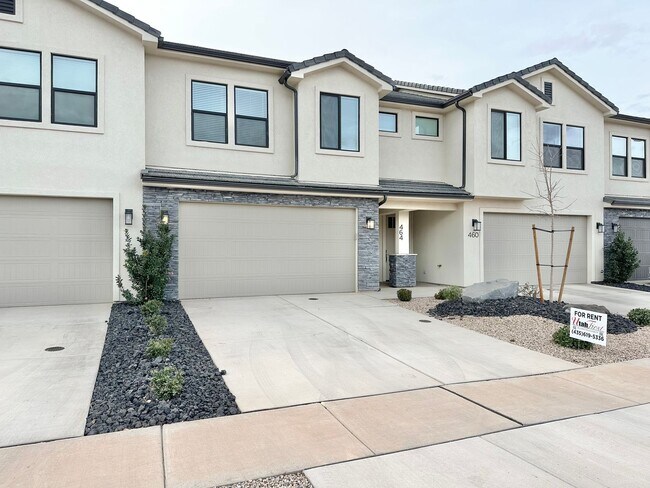 Foto del edificio - 4 bedroom, 2.5 bathrooms Home!