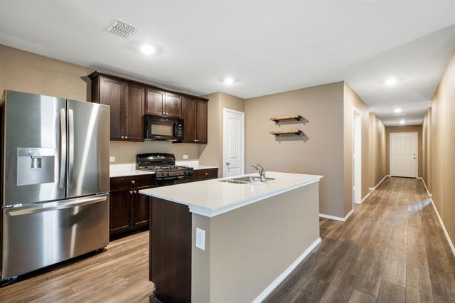 Foto del edificio - 417 Sweetshade Ln