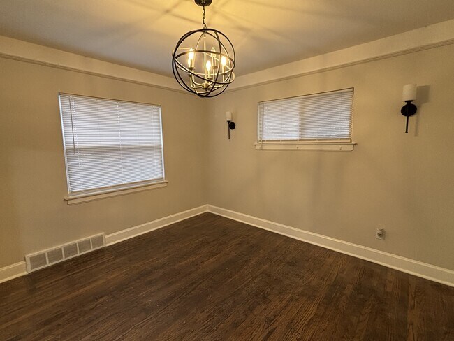 Foto del edificio - 8817 Marseilles St