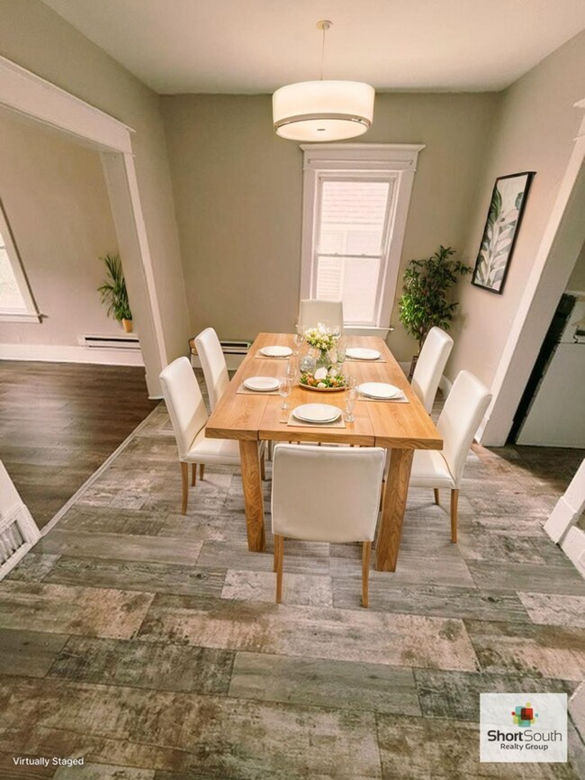 Foto del edificio - Updated 2 bed 1 bath upper apartment