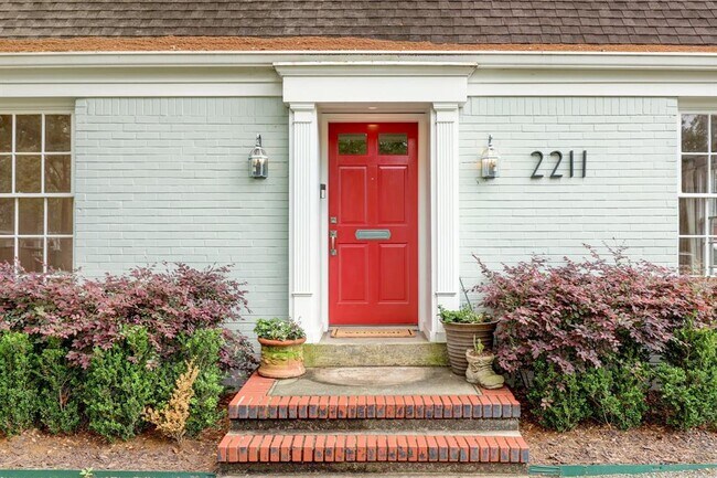 Foto del edificio - 2211 Swift Blvd