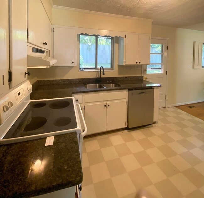 Foto del edificio - SINGLE FAMILY HOME IN THE CITY