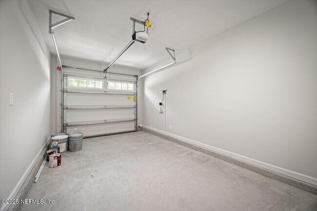 Foto del edificio - 8922 Free Ave