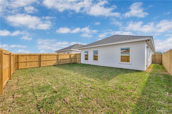 Building Photo - 33 Medina Drive Service Rd