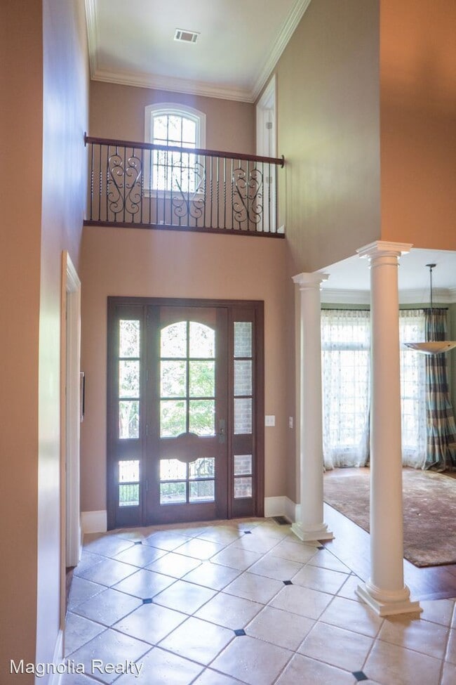 Building Photo - 5 br, 3.5 bath House - 1628 Covington Ridge