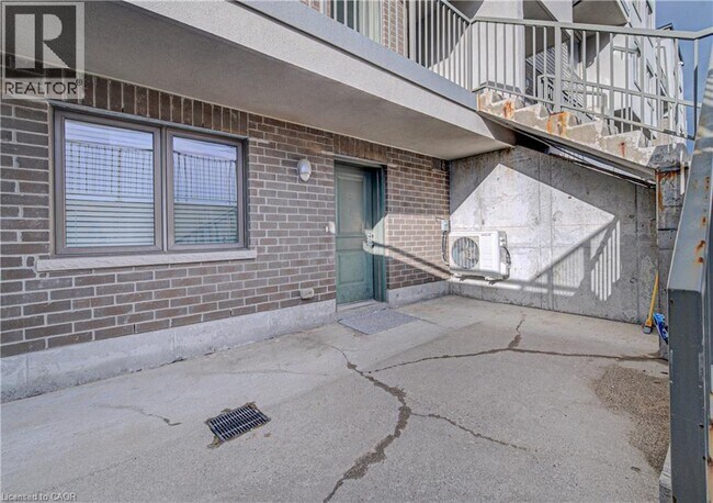 Photo du bâtiment - 350 Fisher Mills Rd