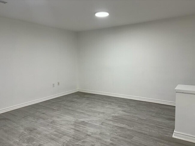 Building Photo - 969 Renfrew Crt