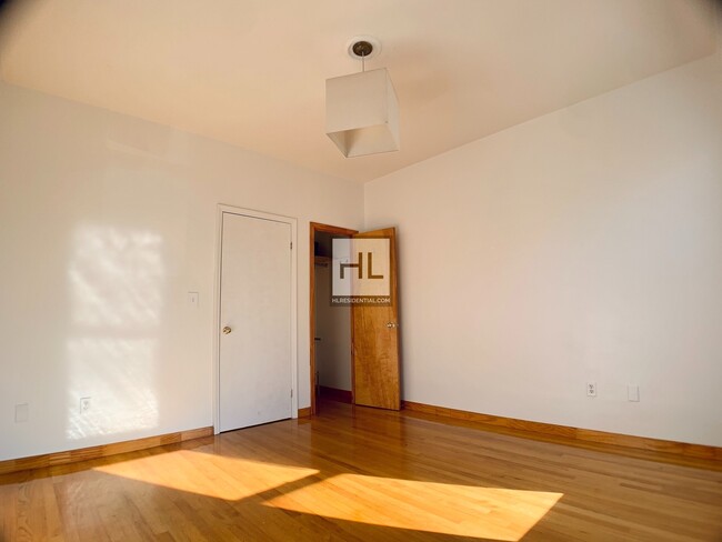 Building Photo - 2 Bed 2 Bath Prime Bushwick