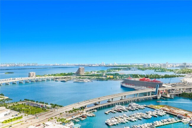 Foto del edificio - 244 Biscayne Blvd