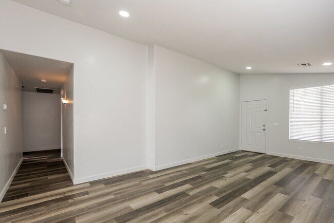 Foto del edificio - 6417 W Magnolia St