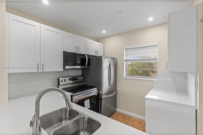 Foto del edificio - 3405 NW 48th Ave