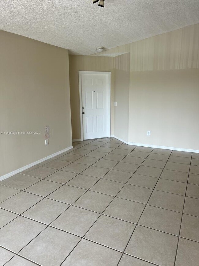 Foto del edificio - 165 NW 96th Terrace