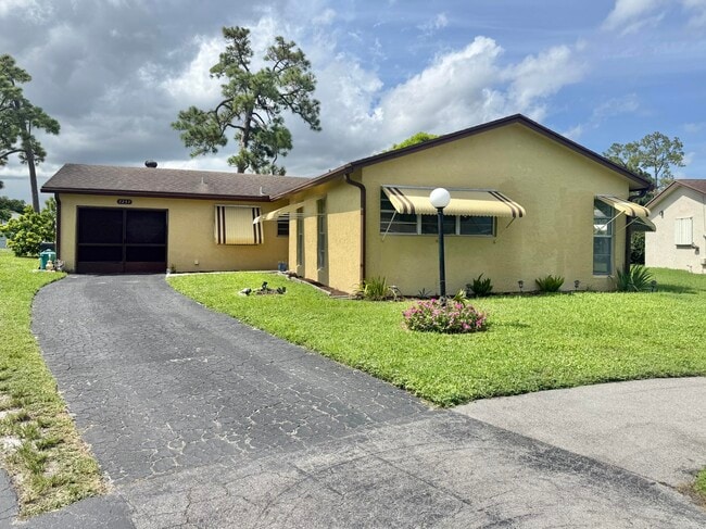 Foto del edificio - 7257 Pine Park Dr N