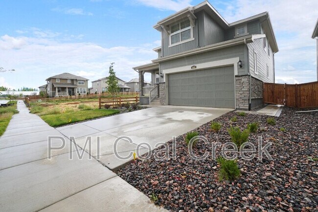 Building Photo - 2480 Cres Cir W