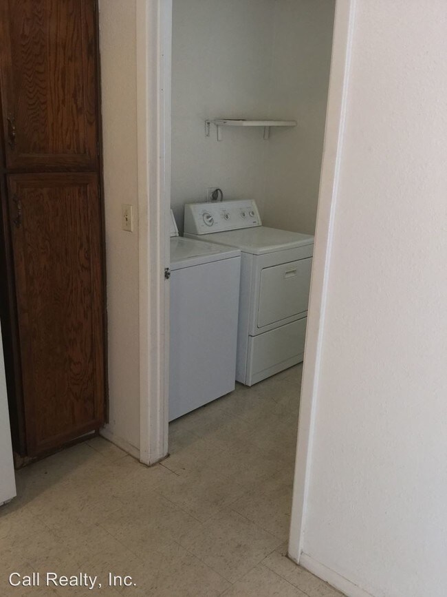 Foto del edificio - 2310 N Pleasant Dr