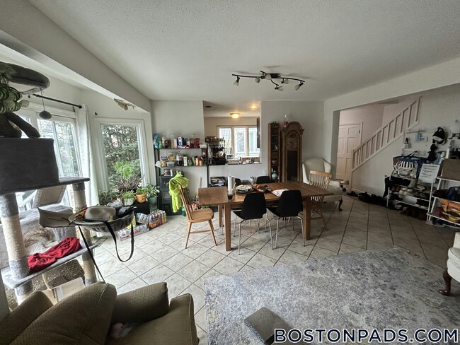 Building Photo - 5 Etna St