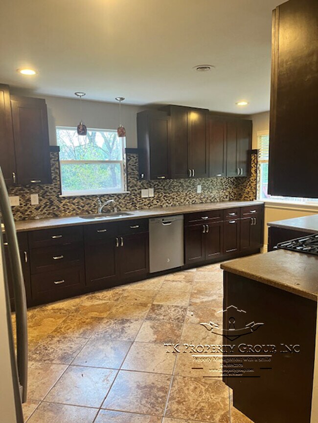 Foto del edificio - 10728 Cedar Ave