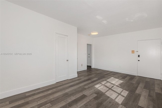 Building Photo - 8340 Crespi Blvd