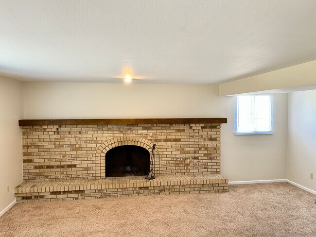 Foto del edificio - 3 Bedroom 2 1/2 Bath Home Nestled on a Qui...
