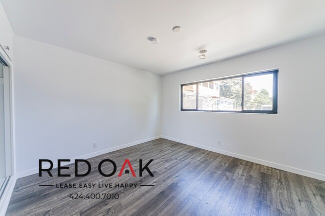 Building Photo - 8770 Shoreham Dr