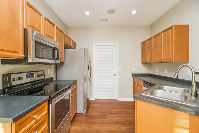 Building Photo - 1008 Solomon Ln
