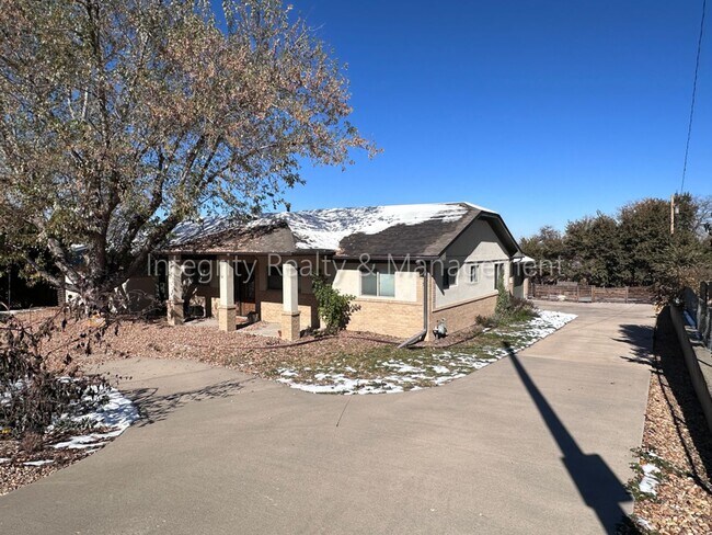 Building Photo - 3 Bed/2 Bath, 1,930 Sqft - 9805 W 35th Ave...