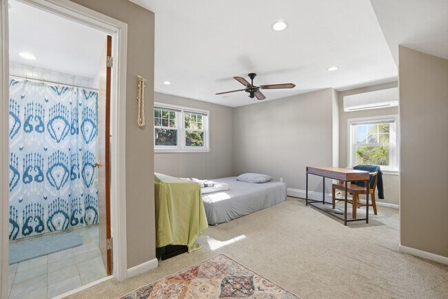 Photo - 405 Farrell St Apartment