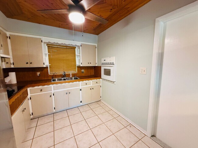 Building Photo - Home in Seminole for rent