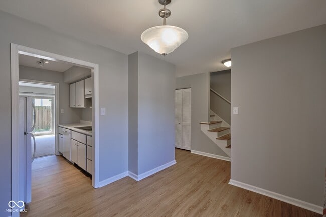 Building Photo - 8502 Canterbury Square W