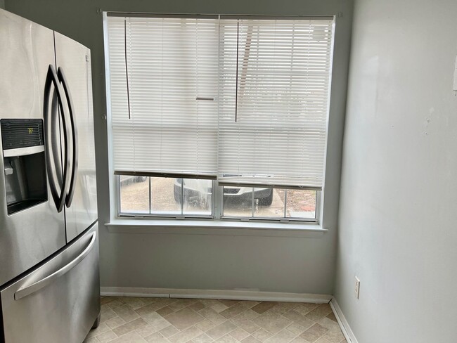Building Photo - 2BD/ 2.5BA Townhouse near Town Center! Was...