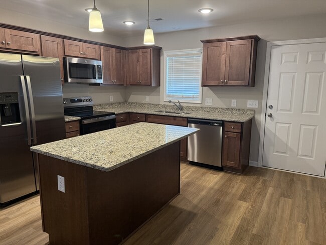 Building Photo - 104 Berkshire Cir