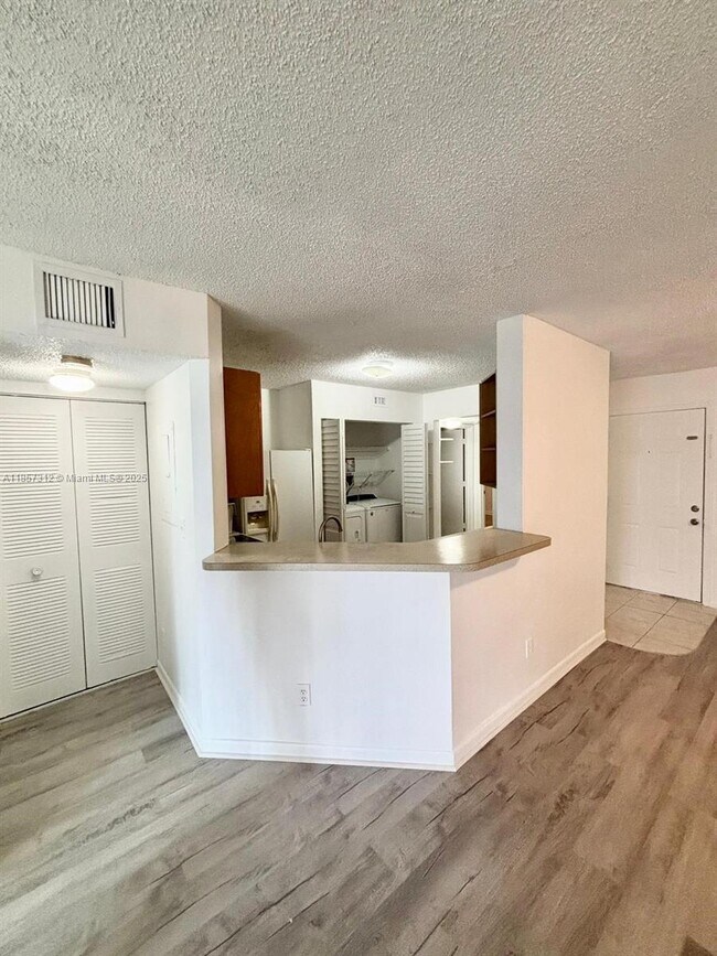 Foto del edificio - 3469 NW 44th St