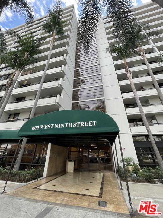 Foto del edificio - 600 W 9th St