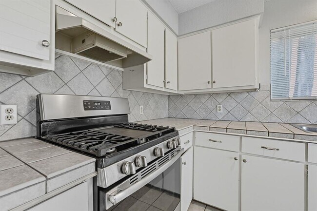 Building Photo - 10103 Woodland Village Dr