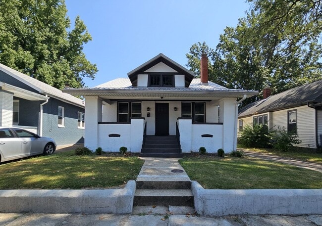 Building Photo - 644 S Englewood Ave