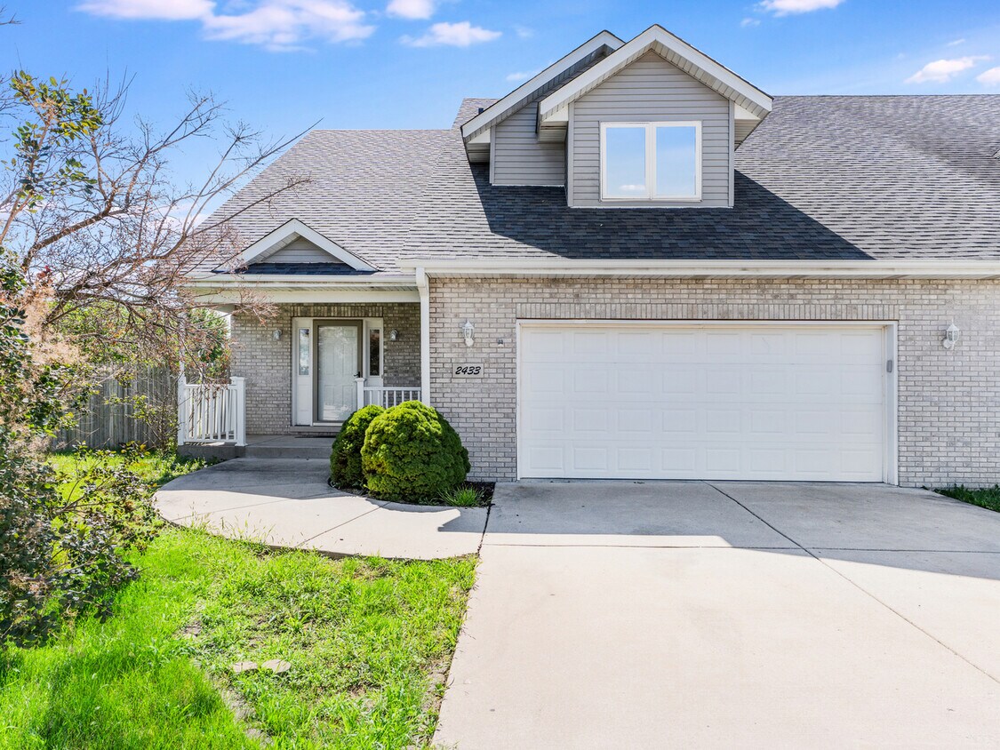Primary Photo - 2433 Caton Crest Ct