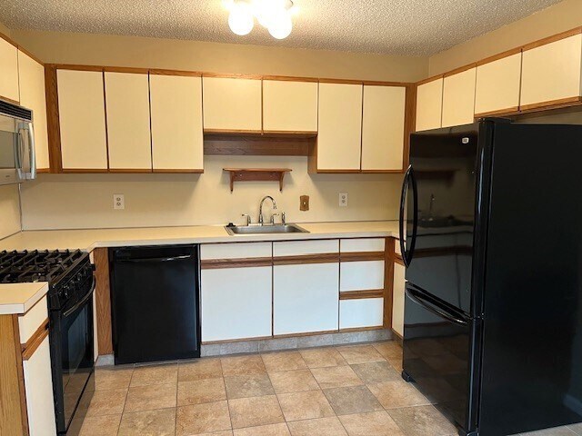 Building Photo - 74 Tennis Plaza Rd