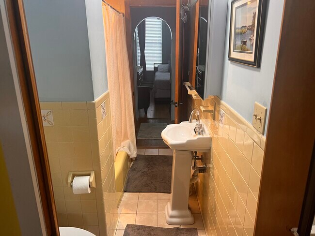 Bathroom w/ Tub - 71 Warren St