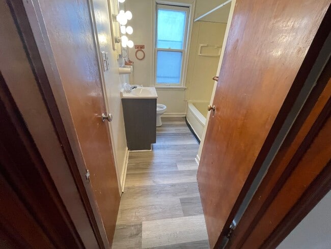Building Photo - 2827 W Bobolink Ave